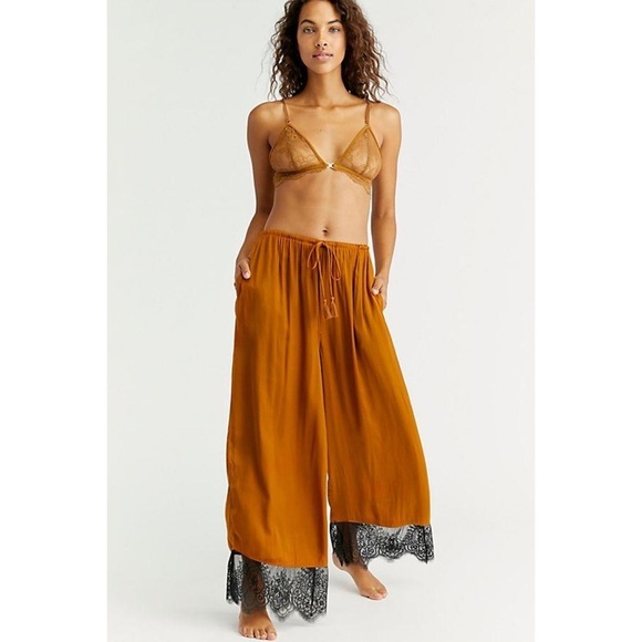 FREE PEOPLE TALKING IN MY SLEEP WIDELEG SATIN PANT - Picture 2 of 8